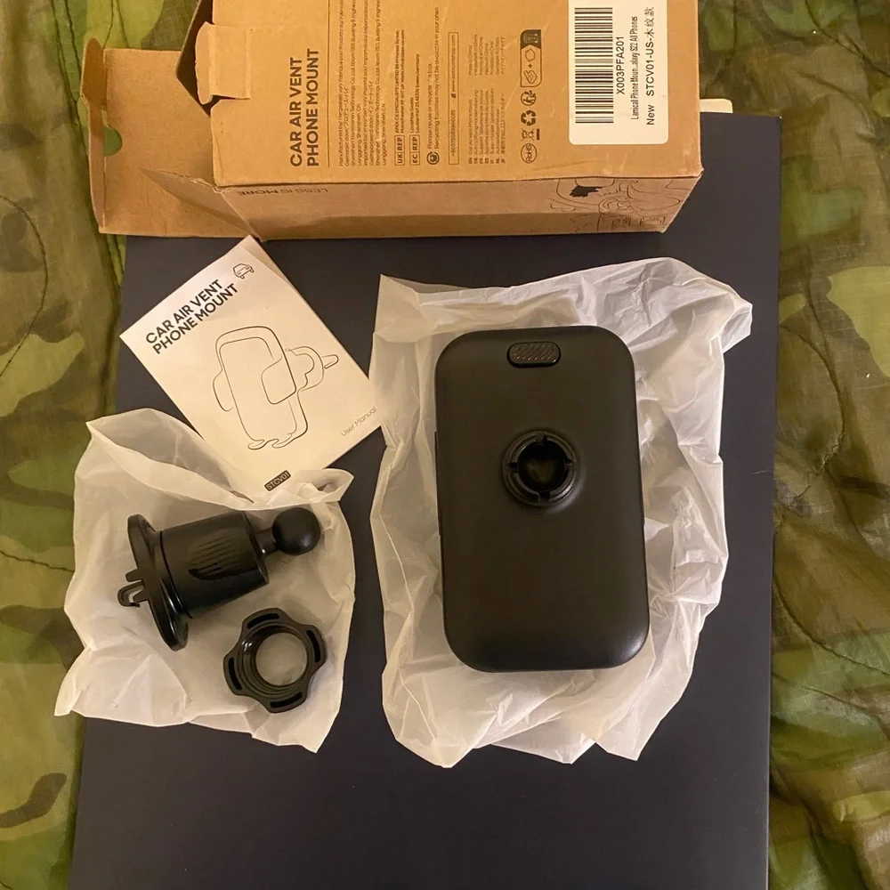 New in Box Lamicall Car Air Vent Cell Phone Mount